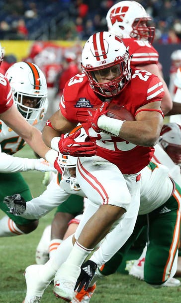 Jonathan Taylor rushes for 205 yards as Wisconsin trounces Miami 35-3 in Pinstripe Bowl